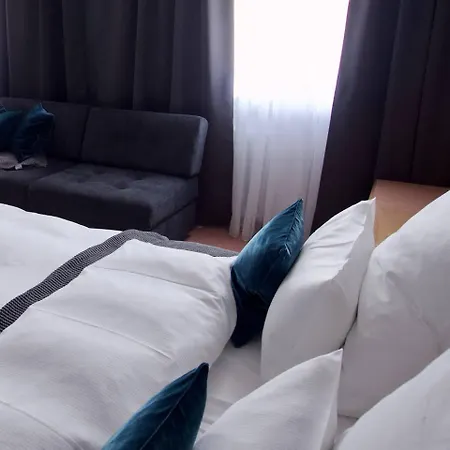 Tari Hotel Höchberg
